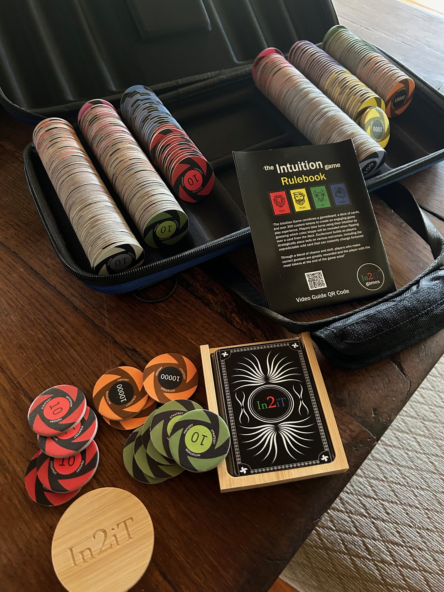 In2iT deluxe box and custom tokens